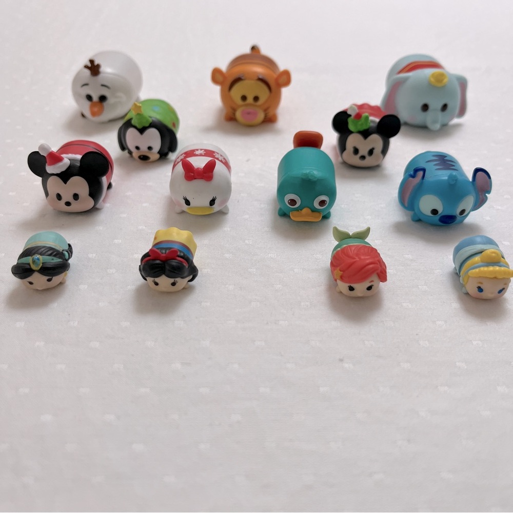 Lot of 13 Tsum Tsum Disney figurines (plastic)